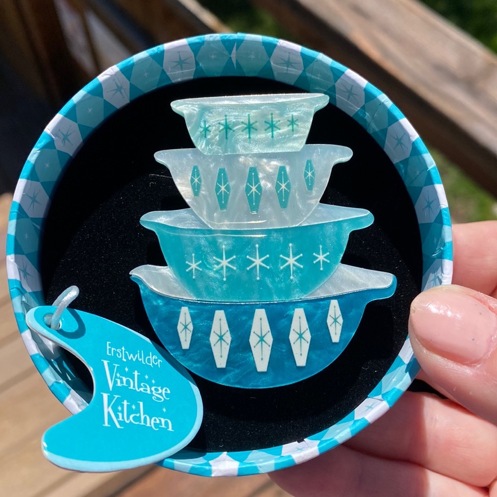 🩵 ERSTWILDER VINTAGE KITCHEN BROOCH PYREX RETRO